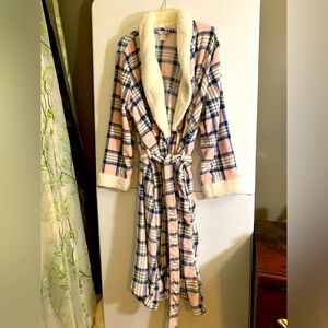 LIZ CLAIBORNE ROBE. Women. Large. PINK. Long. Plaid. Plush. Soft. Pockets